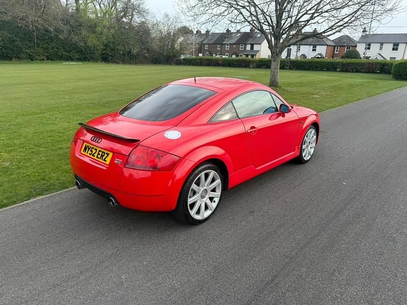 Begagnad Audi TT 225 HK (165 kW) 2003 Röd Sportkupé