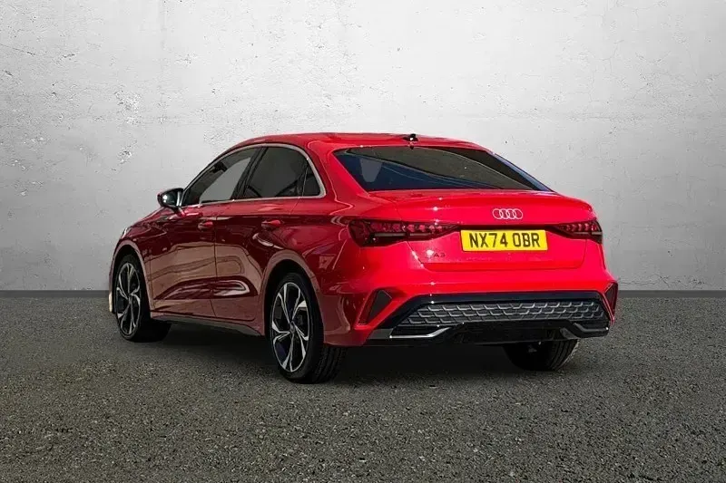 Begagnad Audi A3 S-Line 150 HK (110 kW) 2024 Röd Sedan
