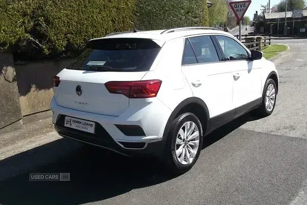 Używany VW T-Roc SE 150 KM (110 kW) 2021 Biały SUV