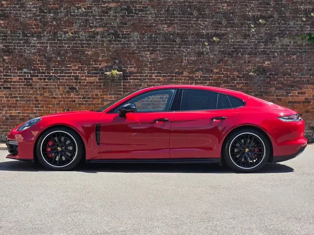 Used Porsche Panamera Turbo 460 HP (338 kW) 2019 Red Hatchback