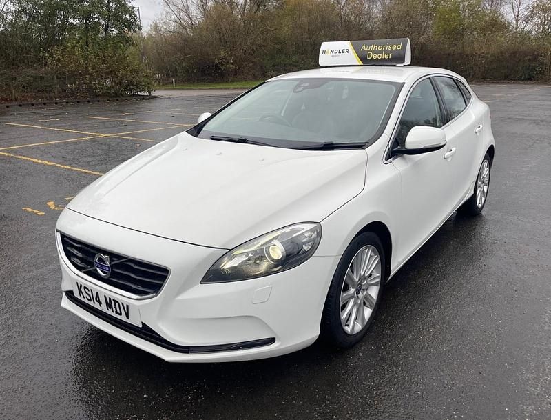 Used Volvo V40 SE Lux 115 HP (84 kW) 2014 White Hatchback