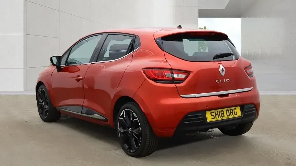 Used Renault Clio IV Iconic 90 HP (66 kW) 2018 Red Hatchback