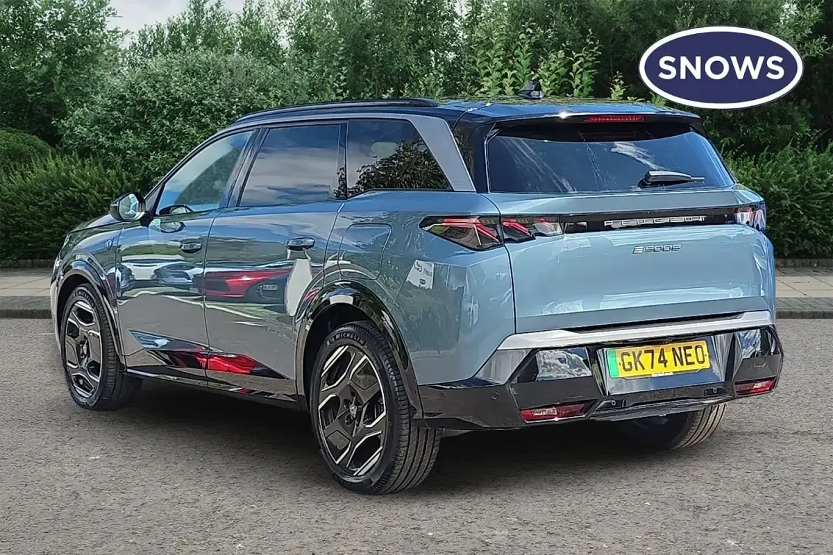 Used Peugeot 5008 GT 156 kW (213 HP) 2024 Ingaro blue SUV