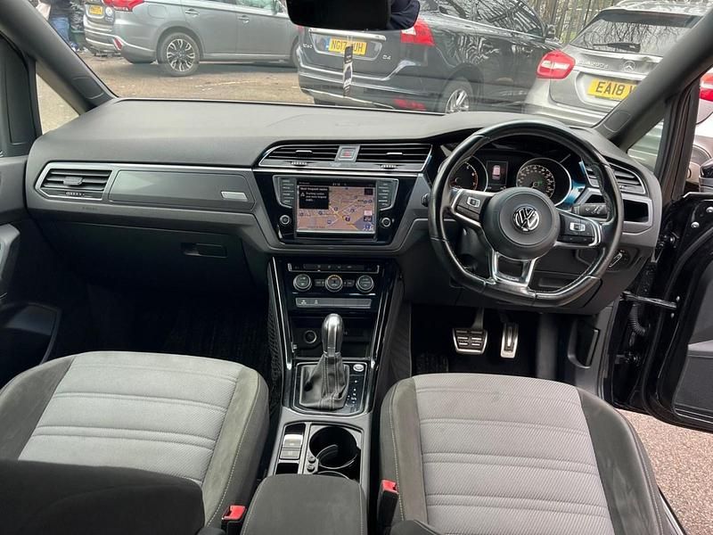 Used VW Touran R-line 150 HP (110 kW) 2017 Black MPV
