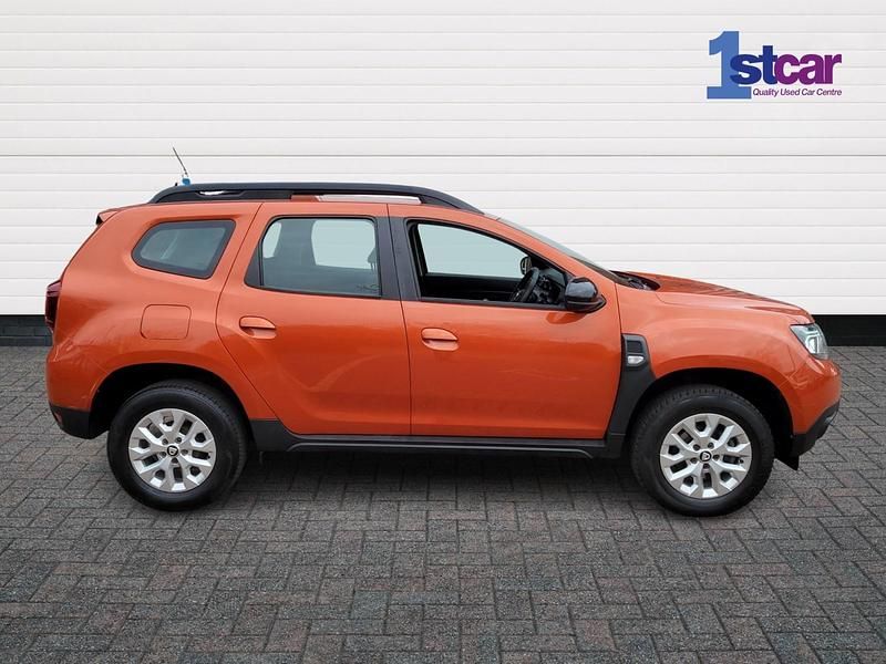 Used Dacia Duster Comfort 100 HP (73 kW) 2022 Orange SUV