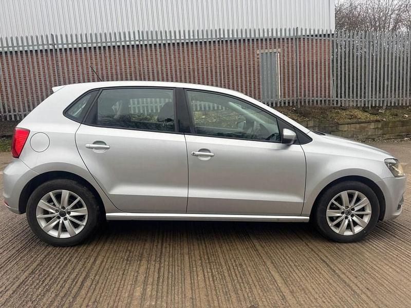 Used VW Polo SE 75 HP (55 kW) 2015 Silver Hatchback