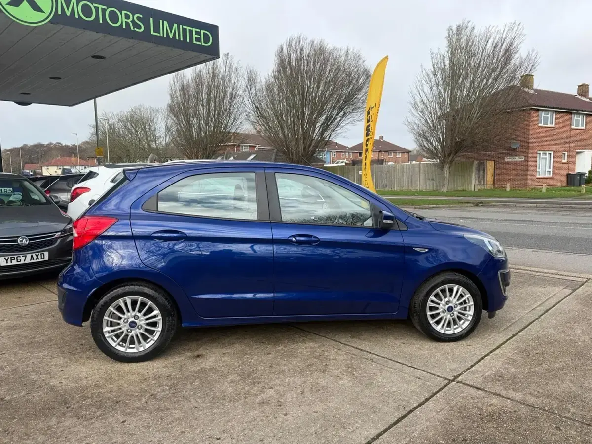 Used Ford Ka Plus Zetec 85 HP (62 kW) 2018 Blue Hatchback