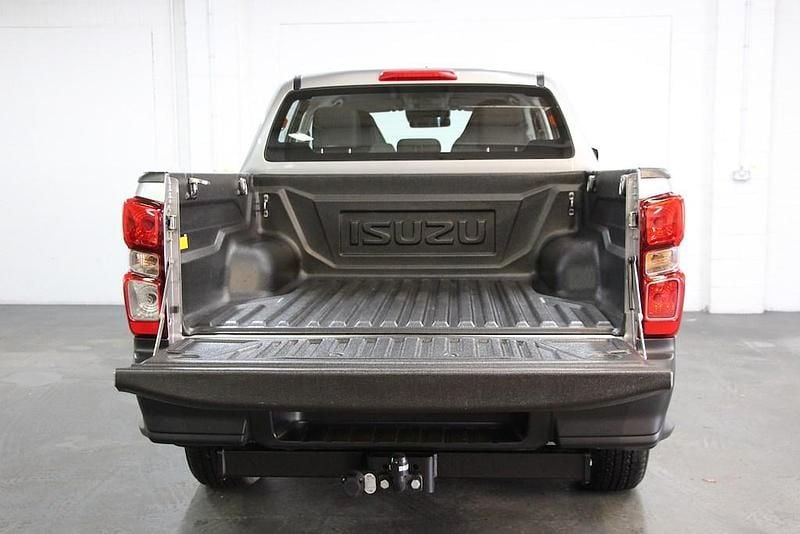 Used Isuzu D-Max 163 HP (119 kW) 2025 Silver Pickup