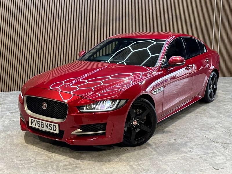 Used Jaguar XE R-Sport 180 HP (132 kW) 2018 Red Sedan