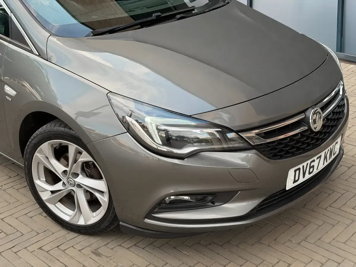 Used Vauxhall Astra SRi 105 HP (77 kW) 2017 Grey Hatchback