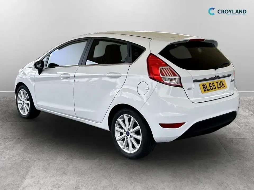 Used Ford Fiesta Titanium 100 HP (73 kW) 2015 White Hatchback
