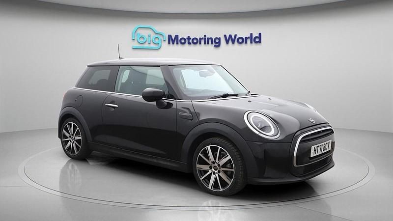 Used Mini Cooper Classic 136 HP (100 kW) 2021 Black Hatchback