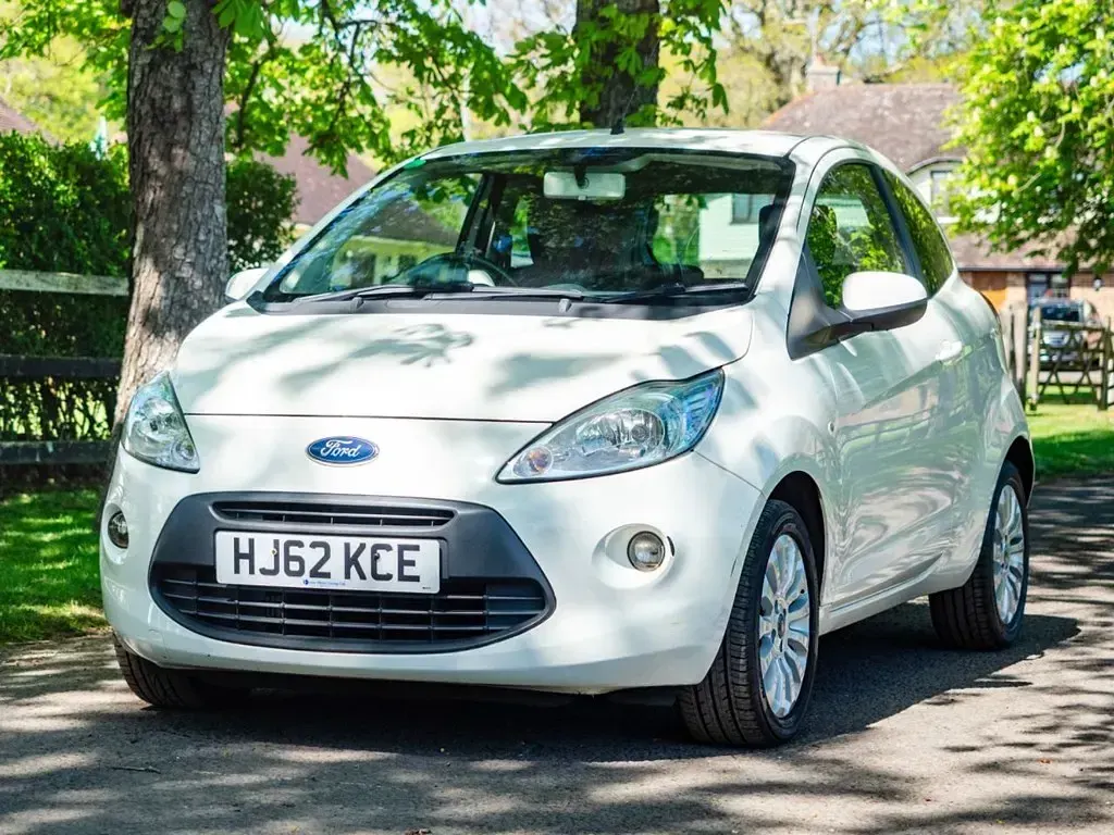 Używany Ford Ka Zetec 69 KM (50 kW) 2012 Biały Hatchback