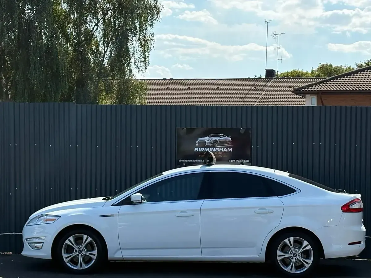 Used Ford Mondeo Business Edition 2013 White Hatchback