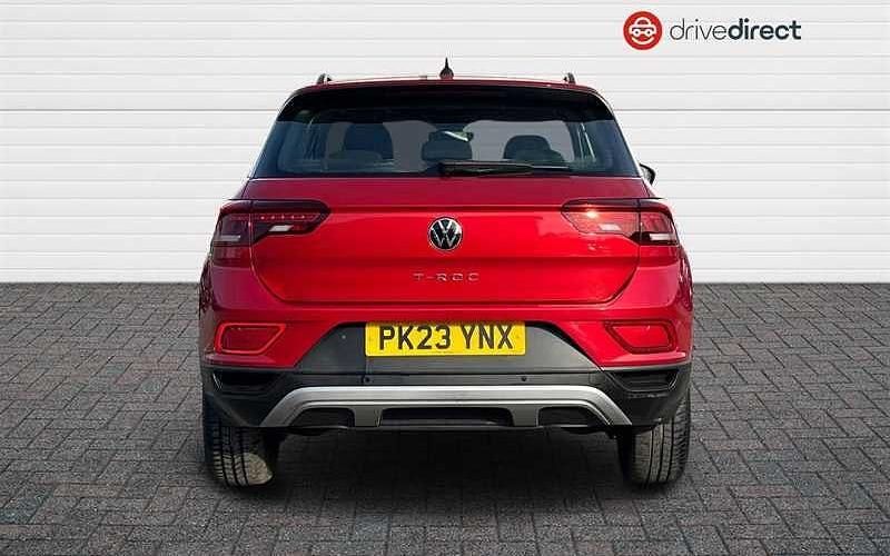 Used VW T-Roc Life 110 HP (80 kW) 2023 Red SUV