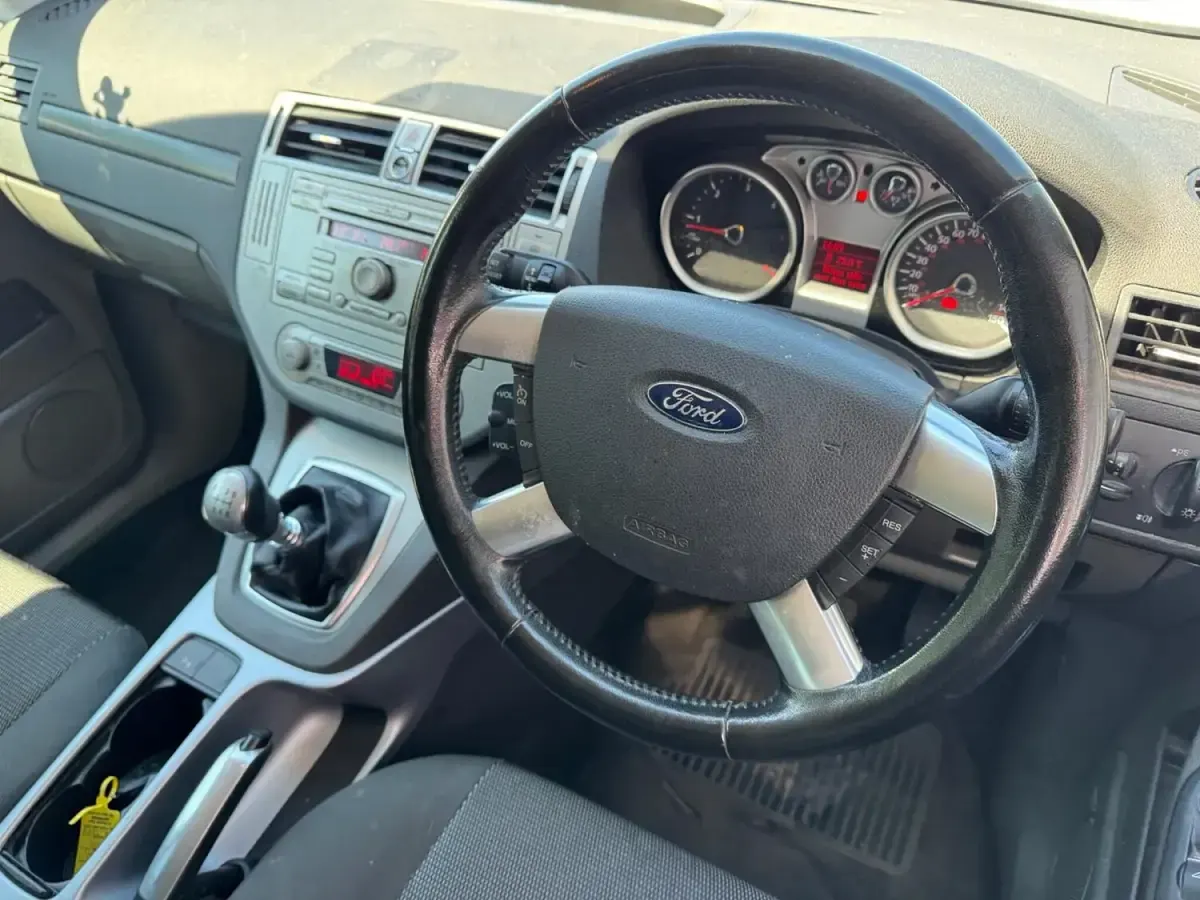 Used Ford Kuga Zetec 140 HP (102 kW) 2012 White SUV