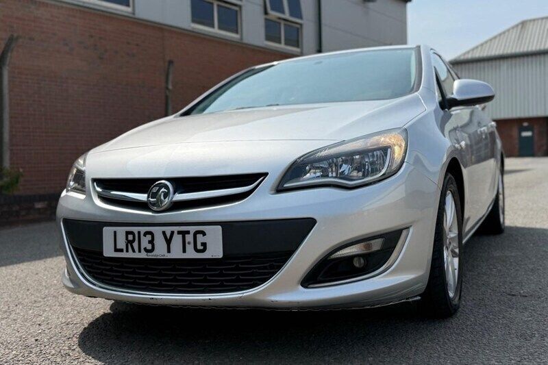 Silver Used 2013 Vauxhall Astra SRi Hatchback | £2,350 (Super price) - Image 1/1