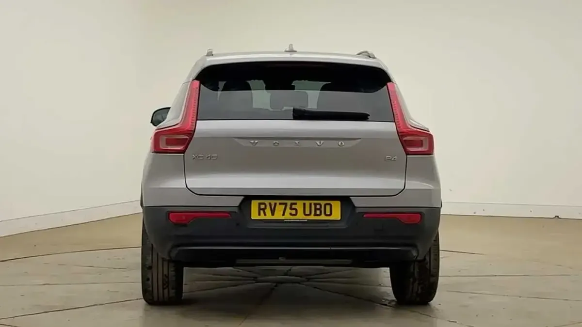 Used Volvo XC40 Plus 194 HP (142 kW) 2025 Silver SUV