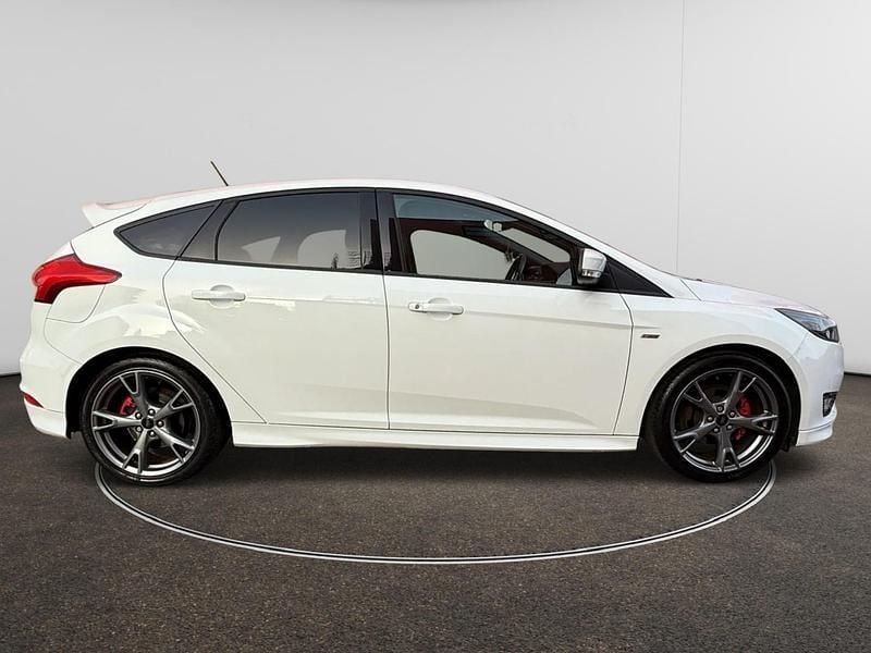 Used Ford Focus ST-Line X 140 HP (102 kW) 2018 White Hatchback