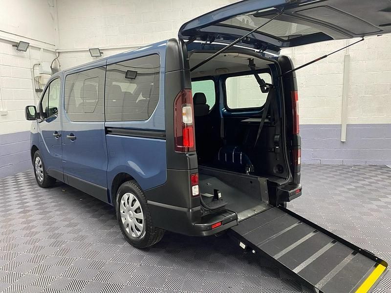 Used Renault Trafic Business 2021 Blue MPV