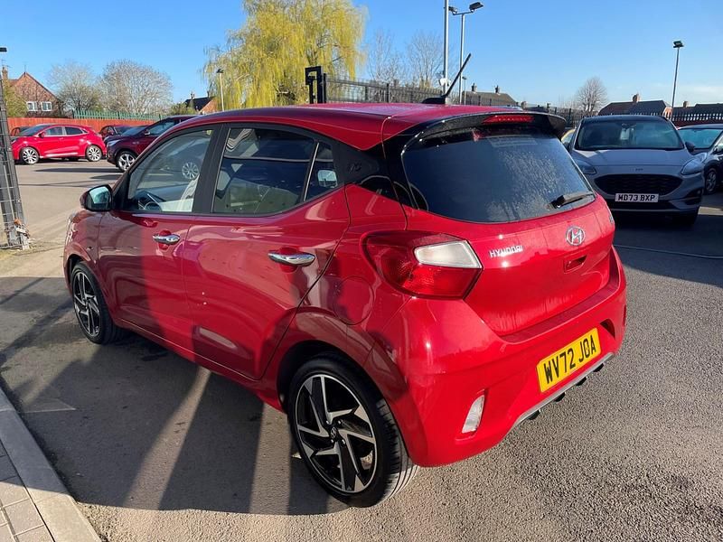 Used Hyundai i10 Premium 84 HP (61 kW) 2023 Red Hatchback