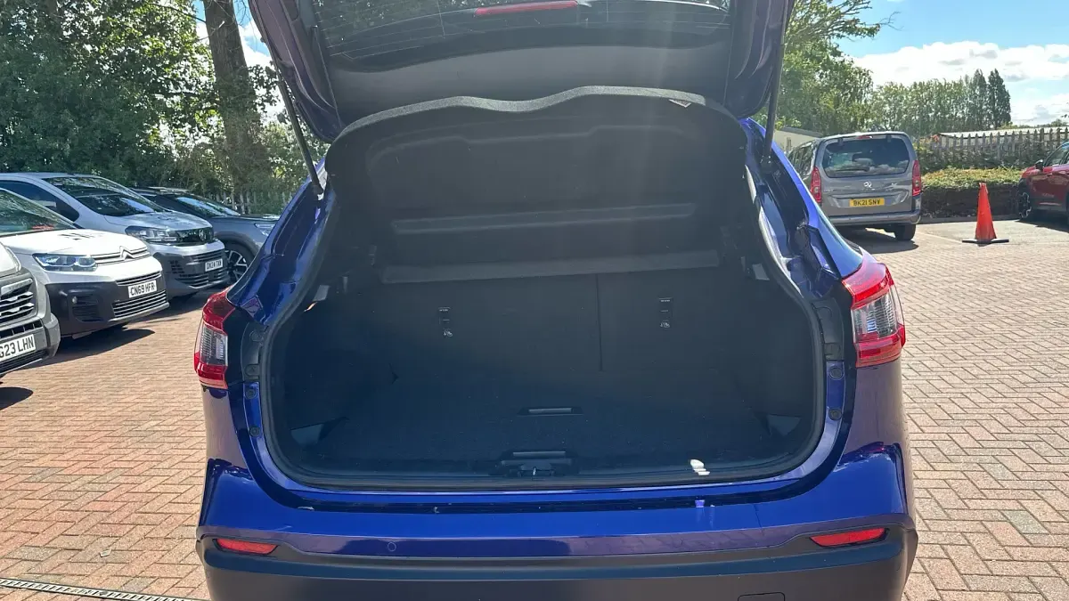 Used Nissan Qashqai N-Connecta 140 HP (102 kW) 2019 Blue SUV