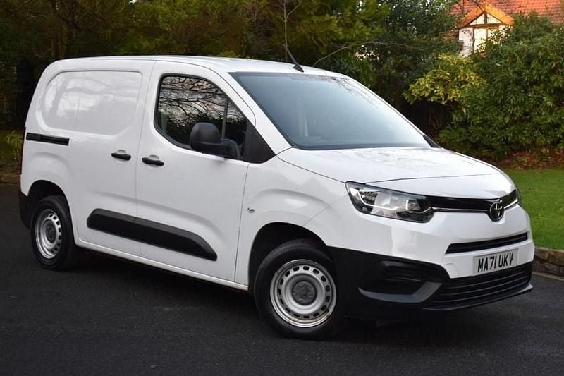 White Used 2021 Toyota Proace Active MPV | £8,940 (Good price) - Image 1/4