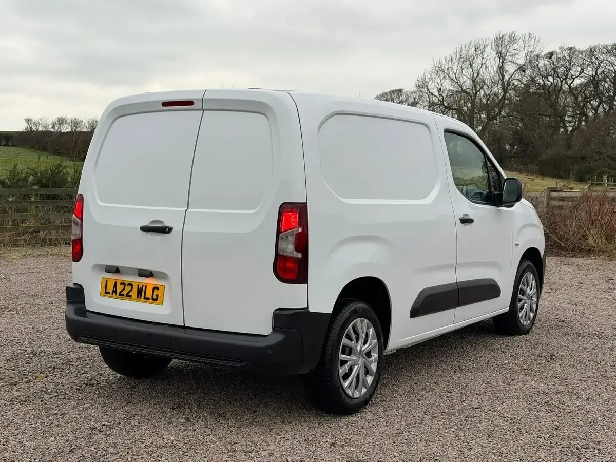 Used Citroën Berlingo 100 HP (73 kW) 2022 White MPV