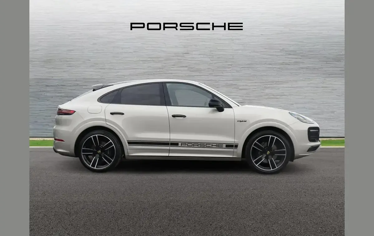 Used Porsche Cayenne E-Hybrid 456 HP (335 kW) 2023 Beige SUV