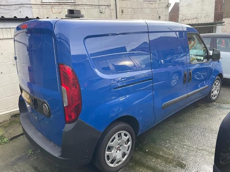 Used Fiat Doblò 90 HP (66 kW) 2016 Blue MPV