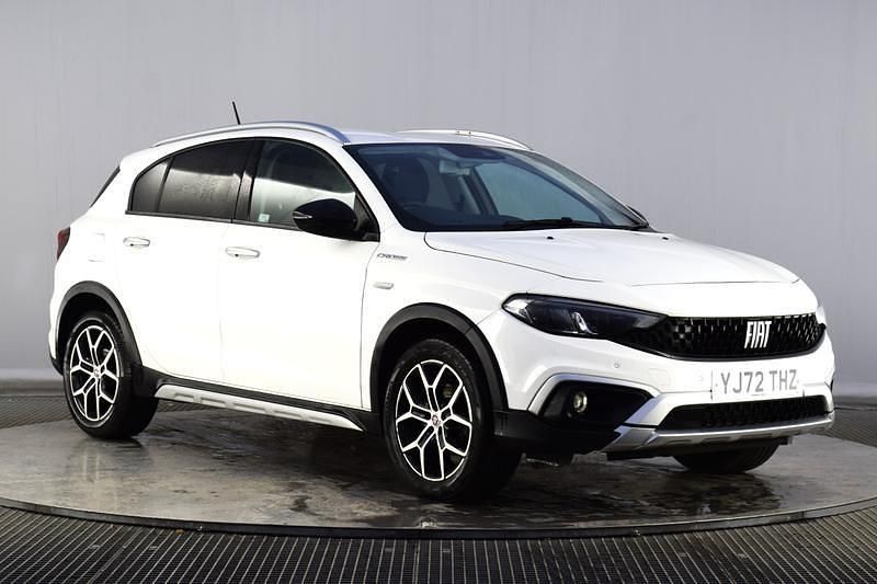 Used Fiat Tipo Cross 100 HP (73 kW) 2022 White Hatchback