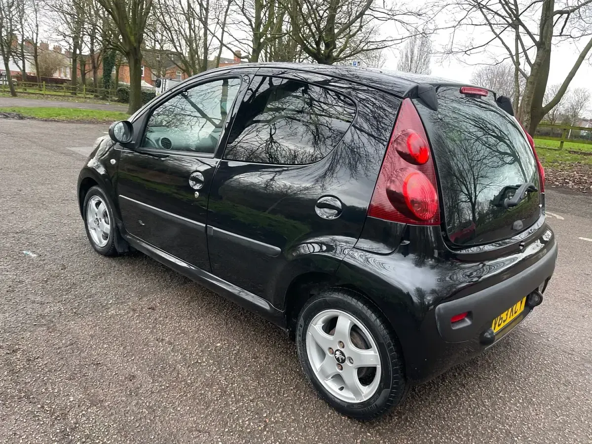 Used Peugeot 107 Allure 68 HP (50 kW) 2013 Black Hatchback