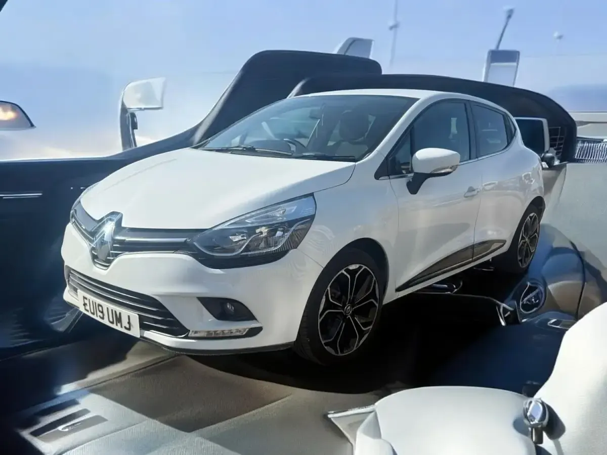 Used Renault Clio IV Iconic 90 HP (66 kW) 2019 White Hatchback
