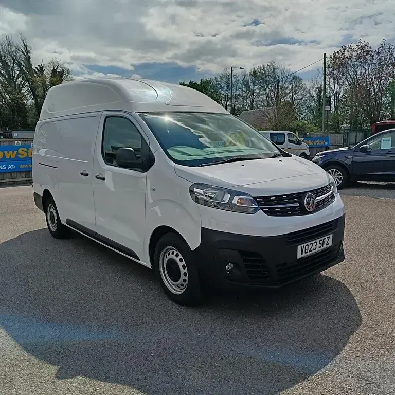 Usado Vauxhall Vivaro S 100 HP (73 kW) 2023 Branco Monovolume