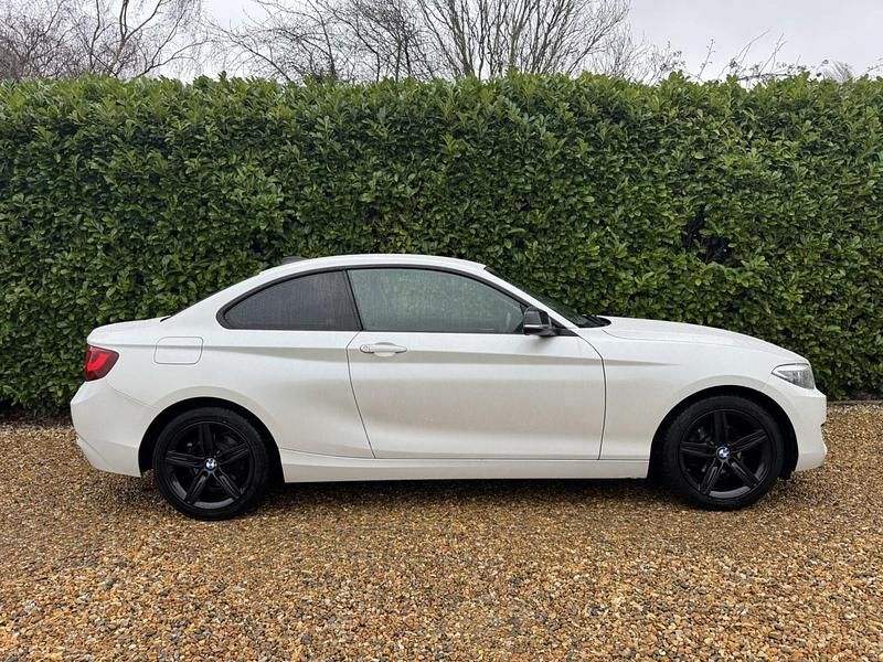 Used BMW 218 Sport Line 2014 White Coupe