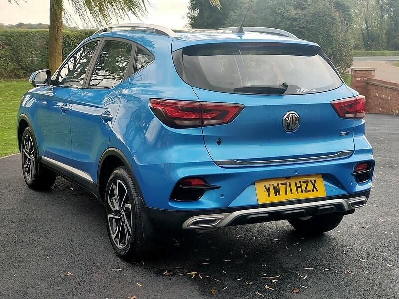 Used MG ZS Exclusive 111 HP (81 kW) 2021 Blue Hatchback