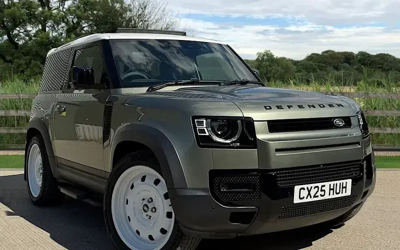 Used Land Rover Defender S 350 HP (257 kW) 2025 SUV