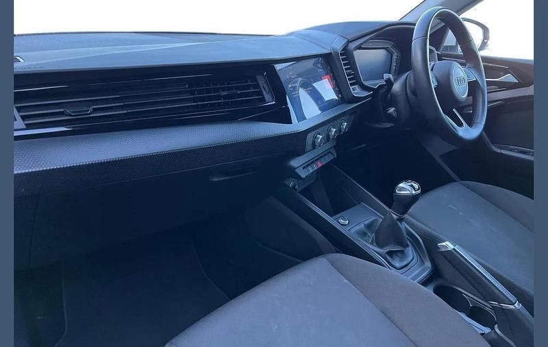 Used Audi A1 Design 94 HP (69 kW) 2023 White Hatchback