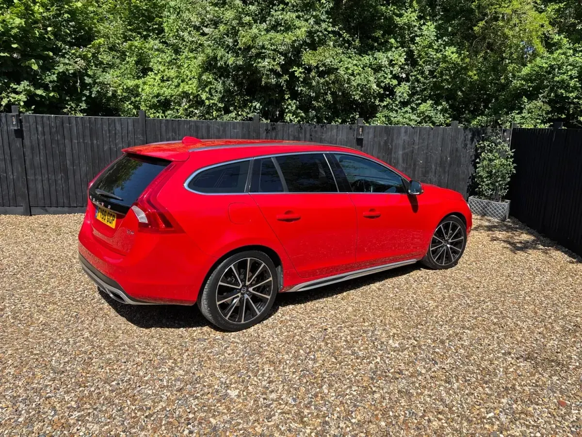 Used Volvo V60 SE Lux 190 HP (139 kW) 2016 Red Estate