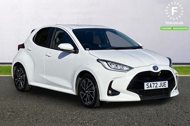 Used Toyota Yaris Hybrid Design 2022 White Hatchback