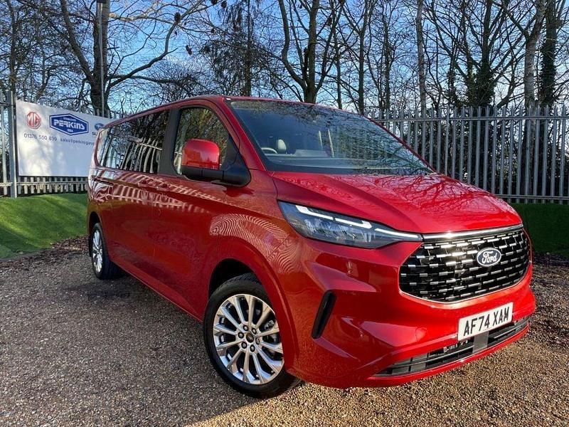 Used Ford Tourneo Titanium 136 HP (100 kW) 2024 Red MPV