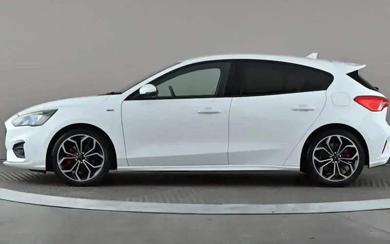 Used Ford Focus ST-Line X 125 HP (91 kW) 2019 White Hatchback