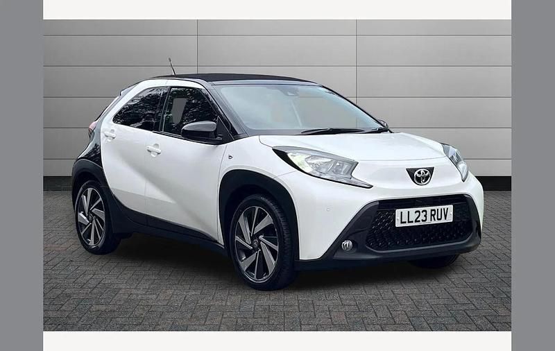 White Used 2023 Toyota Aygo X SUV | £15,295 - Image 1/2