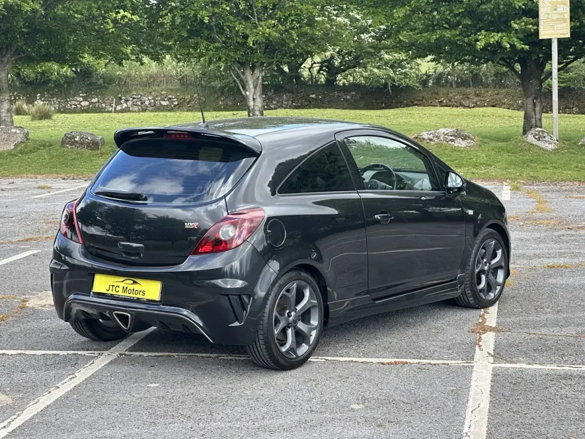 Second-hand Vauxhall Corsa 2013 Negru Hatchback