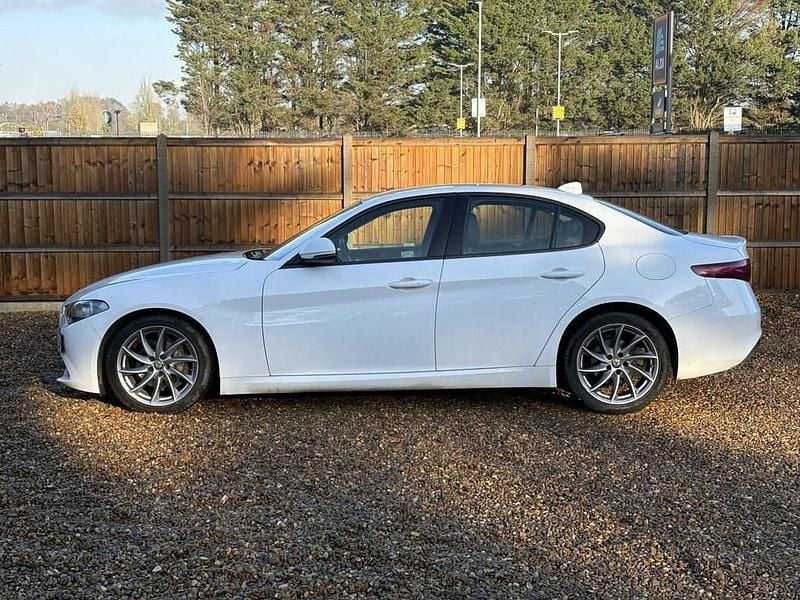 Used Alfa Romeo Giulia Saloon Super 180 HP (132 kW) 2018 White Sedan