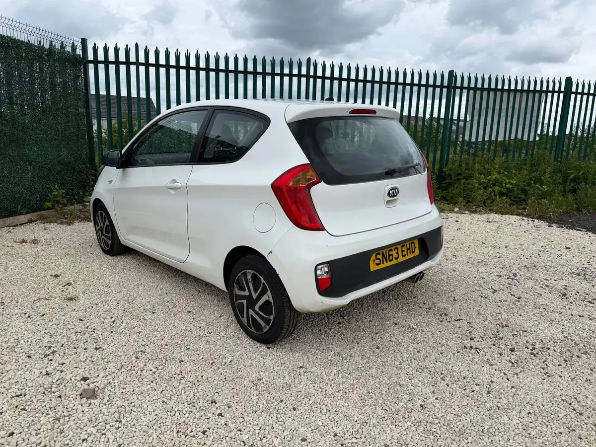 Used Kia Picanto 68 HP (50 kW) 2013 White Hatchback