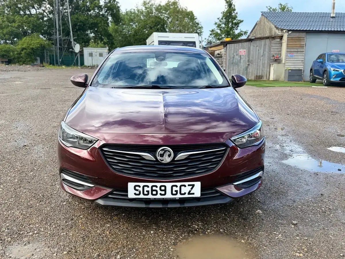 Second-hand Vauxhall Insignia Design Edition 110 CP (80 kW) 2020 Roșu Hatchback