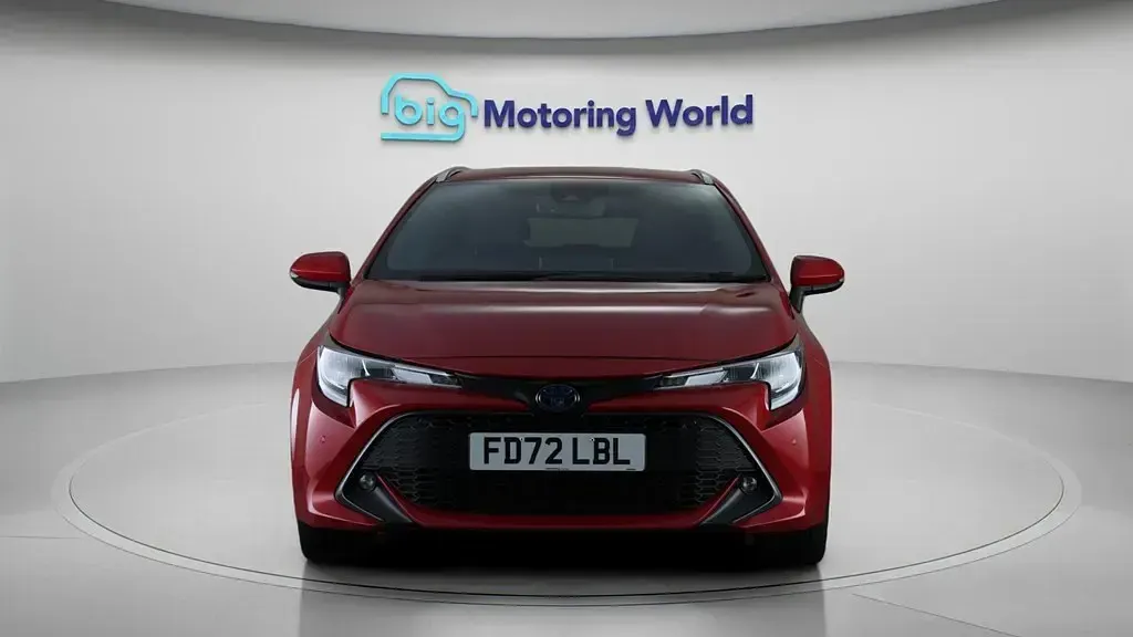 Begagnad Toyota Corolla Design 196 HK (144 kW) 2023 Röd Kombi