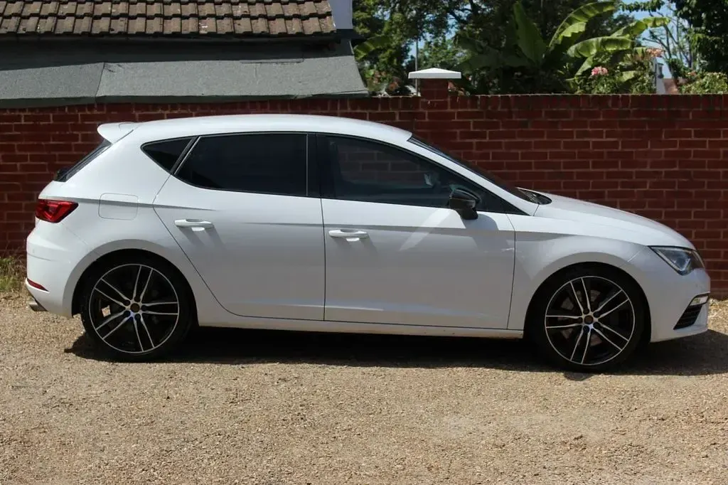 Used Seat Leon Cupra 290 290 HP (213 kW) 2019 White Hatchback