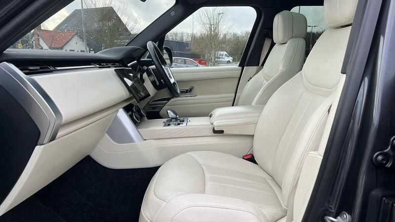 Used Land Rover Range Rover SE 300 HP (220 kW) 2023 Premium metallic  carpathian grey SUV